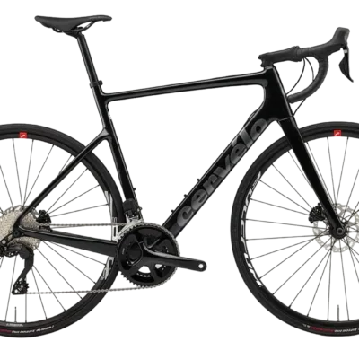 Schwarzes Cervélo Caledonia Race-Road Bike mit Shimano 105 Di2, Carbonrahmen, Scheibenbremsen und Rennlenker