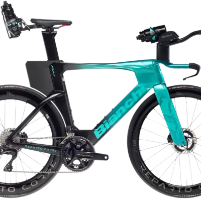 Bianchi Aquila RC Triathlon-/Time-Trial-Rennrad in celeste/türkis mit Aero-Rahmen, Auflieger und tiefen Carbon-Laufrädern