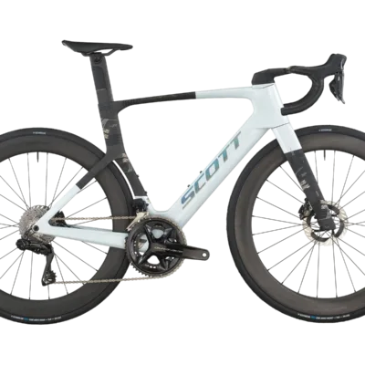 Scott Foil RC Pro 2026 Rennrad in weiß/schwarz mit Aero-Rahmen, tiefen Carbon-Laufrädern und Scheibenbremsen